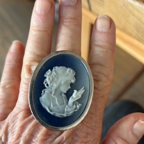 Italian Cameo wood ring - Picture 5 of 6